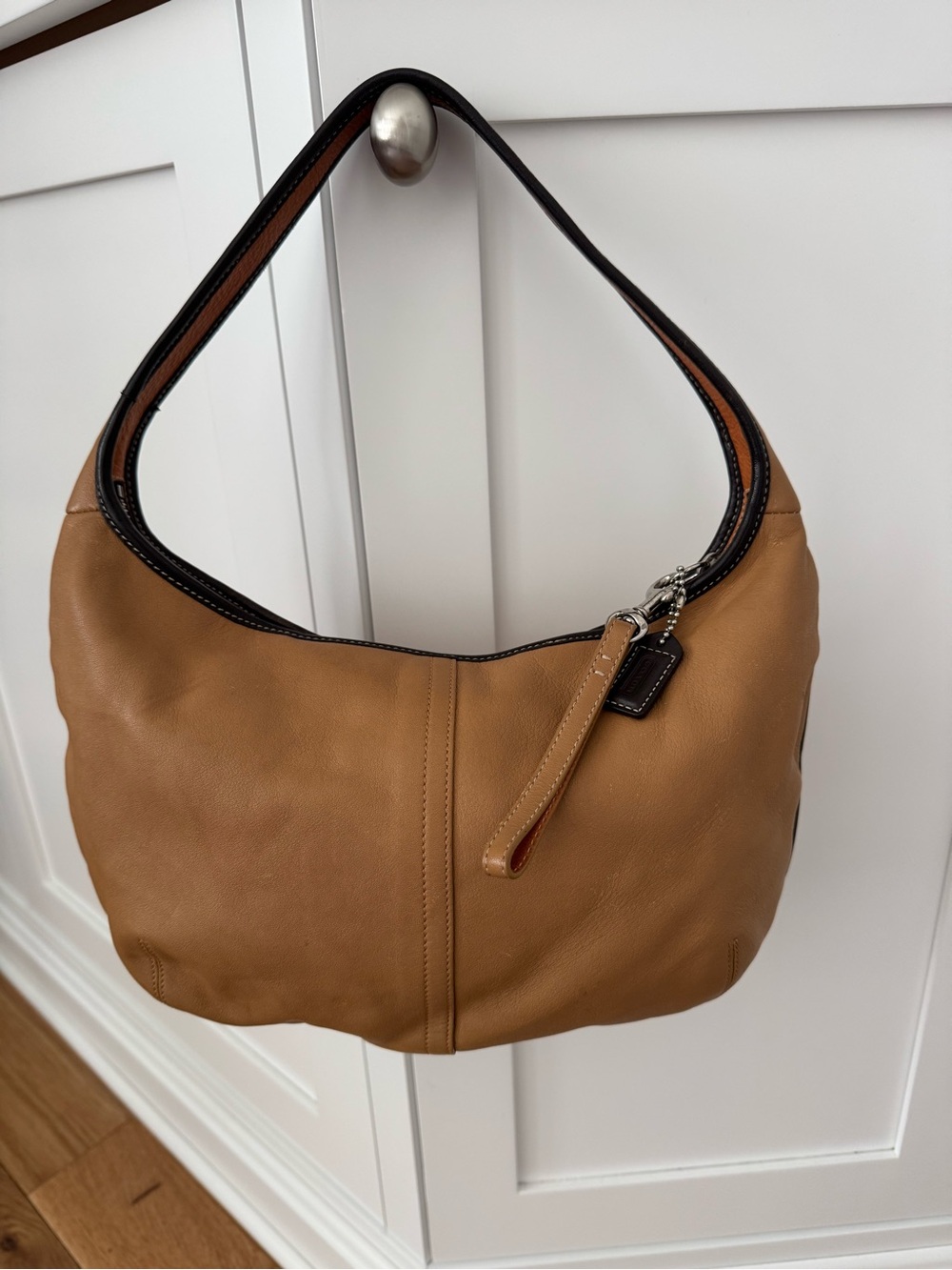 Vintage Coach Ergo Hobo 9293
- Rare Spectator in Camel/ Mahogany